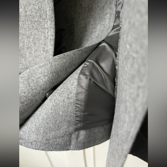 NEW Lululemon Roam Far Waterproof Coat - Picture 8 of 10